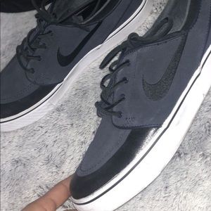 Navy blue nike shoe